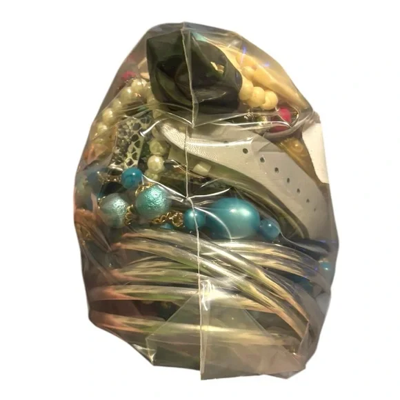 Mystery Jewelry Grab Bag Surprise 2 LB Vintage Costume Modern Pieces Bag #0142 - Picture 3 of 7